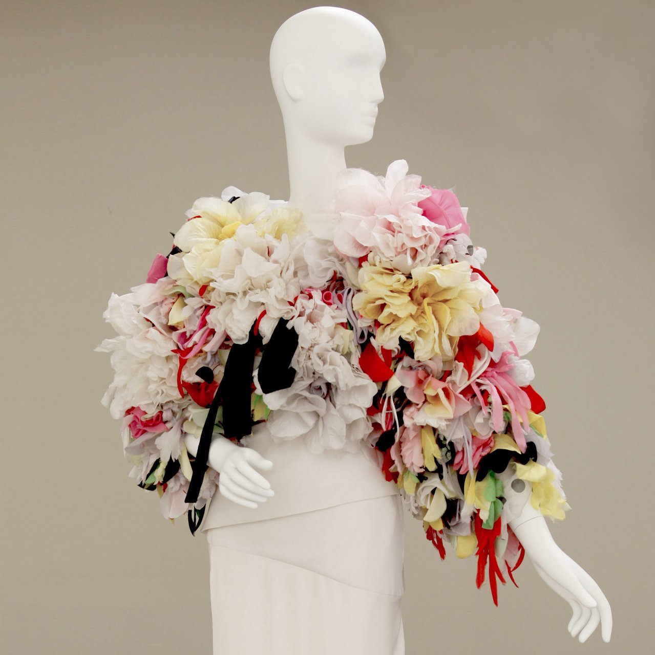 Giardini di Seta.<br>Tessuti, abiti e botanica del territorio lariano