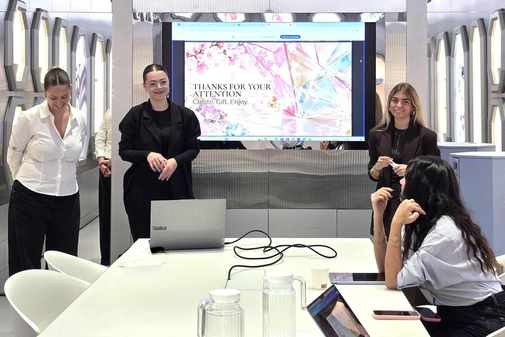 Gli studenti IIFM dietro il brief: un percorso di project work con Swarovski