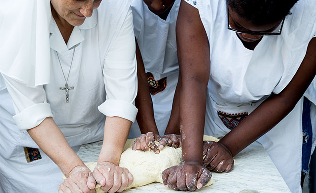 Lisa Kristine’s “Nuns healing hearts” exhibition at UISG headquarters